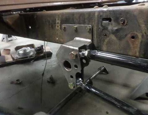 Truck chassis suspension bracket with tubular links